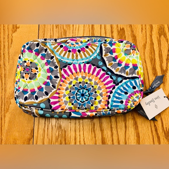NEW Vera Bradley SUNNY MEDALLIO Blush and Brush Bag Makeup Cosmetic Travel Case - Picture 4 of 8